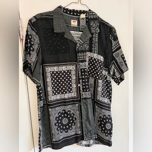 Levi’s Men’s shirt